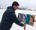 Bild: Hirsch
Spurmeister Toni Flöttl hat mit der Beschilderung der Strecken begonnen. Insgesamt bietet das Langlaufzentrum Schönsee-Schwand zwölf verschiedene Loipen an.