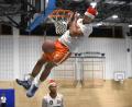 Bild: Tobias Schwarzmeier
Trotz so einigen Basketballminuten in den Knochen: Auch der „Weihnachtsmann“ (Nabil Derman) hat mit einem schönen Dunk abgeliefert.