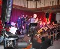 Bild: bjp
"Die Lumpererhall vogelwild" macht nicht nur Hubert Treml (Bild) mit seinen Liedeinlagen: Stehende Ovationen gibt es für die "King Size Big Band" und die beiden Nachwuchsorchester aus Luhe-Wildenau beim Doppel-Adventskonzertabend in Trabitz.