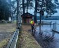 Bild: Marco Rosner
Marco Rosner, Organisator und Ideengeber der ersten Plößberger Raunacht, hat auf der Liegewiese am Großen Weiher noch allerhand für die Veranstaltung vorzubereiten.