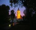 Archivbild: Bernd Müller
Malerisch: Zwischen Oktober und April wird die Annabergkirche in den Abendstunden angestrahlt. Im Sommer ist das nicht der Fall.