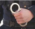 Symbolbild: Marcus Brandt/dpa
Ein 52-Jähriger verschanzt sich in einem Gartenhaus und bedroht die Polizei mit einer Axt.