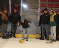 Bild: kro
Konzentration und Ausdauer wird beim Eisstocksport verlangt.