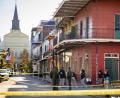 Bild: Matthew Hinton/AP/dpa
Ein Auto ist in New Orleans in eine Menschenmenge gerast - zehn Menschen starben.