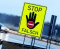 Symbolbild: Tobias Hase/dpa
Dreimal ist die Oberpfälzer Polizei wegen Geisterfahrern auf der Autobahn 3 ausgerückt.