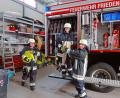 Bild: bsc
Seit vielen Jahren arbeiten Jürgen Schultes, Eileen Seitz und Claudia Zeitler (von links) bei der Friedenfelser Feuerwehr schon zusammen. Vor einigen Wochen wurden sie mit der verantwortungsvollen Aufgabe des Ersten Kommandanten (Jürgen Schultes), der Vertrauensfrau (Eileen Seitz) und des Zweiten Kommandanten (Claudia Zeitler) betraut.