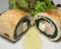 Bild: Michael Schiffer
Die Putenrouladen mit Spinat-Käse-Füllung werden mit grünem Salat angerichtet.