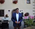 Bild: rgr
Edgar Knobloch vor dem Grafenwöhrer Rathaus.