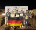 Bild: Bohmann
Freude über den Vize-Titel bei der Weltmeisterschaft der Jungimker in Dubai bei (von links) Betreuer Stefan Hubmann, Lucas Brütting, Jannik Bohmann, Joshua Pfadenhauer und Betreuer Matthias Bohmann.