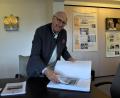 Bild: ubb
Der 85-jährige Klaus Kupke ist nicht nur Gründungsmitglied im Rotary Club Stiftland. Er ist der "Hüter" aller Ereignisse, die seither im Club stattgefunden haben. Ein ansehnlicher Aktenordner ist der Beweis, dass das soziale Engagement der Rotarier in den vergangenen 30 Jahren seit der Gründung nie nachgelassen hat.