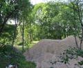 Bild: mfh
Blick von der Bahnhofstraße in Richtung Breslauer Weg: Während im Vordergrund ein Ersatzbau für das abgerissene Rösch-Hauses beschlossene Sache ist, soll auch dahinter ein Baugebiet ausgewiesen werden.