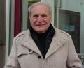 Bild: Houschka
Zum 80. Geburtstag ein Besuch in der Redaktion: Klaus Högl vor dem Eingang zur Amberger Zeitung, für die er 40 Jahre lang als Reporter gearbeitet hat.