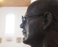 Bild: Gabi Schönberger
Die Büste von Dietrich Bonhoeffer in der KZ-Gedenkstätte Flossenbürg.