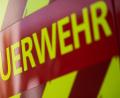 Symbolbild: Marijan Murat/dpa
Am Mittwoch musste die Feuerwehr einen Brand in einem Mehrfamilienhaus löschen.