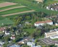 Archivbild: mür
Nördlich von St. Peter soll in Tirschenreuth ein Neubaugebiet entstehen. Auf der Luftaufnahme ist ab dem kleinen Wald in der Bildmitte bis oben links ein Teil davon zu sehen.