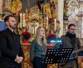 Bild: Stefanie Gradl
Eine enorme Bereicherung für das Weihnachtskonzert ist die Band Bottlecakes aus Edelsfeld, die mit herausragendem A-capella-Gesang glänzt.