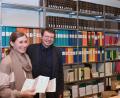 Bild: Thomas Sporrer
Tatjana Till ist in der Stadt zuständig für die Bücherei und fungiert als Ansprechpartnerin für die Schmeller-Gesellschaft. Sie unterstützt Christian Ferstl dabei, die Bibliothek in der Zukunft zu aktivieren.