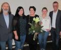 Bild: fg
Zum Dienstjubiläum von Gerlinde Birner (Mitte) gratulierten (von links) Personalratsvorsitzender Christian Horn, Christina Fink (Kindergartenverwaltung der Stadt), Katrin Nossner (stellvertretende Kindergartenleitung) und Bürgermeister Hermann Falk.