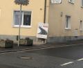 Bild: sei
Überall in Mantel weisen Banner und Schilder auf die geforderte Umgehungsstraße hin. Die Bürgerinitiative setzt sich unermüdlich für ihre Forderung ein.