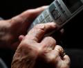Symbolbild: Karl-Josef Hildenbrand/dpa
Ein Mann in Weiden wurde Opfer eines Telefonbetrugs. Er verlor 100.000 Euro. Welche Tipps können Bank und Polizei Verbrauchern geben, die sich schützen möchten?