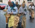 Bild: jr
Neun "Waldsprechte" zogen auf den Therese-Neumann-Platz in Konnersreuth ein.