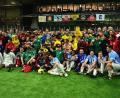 Archivbild: dme
Der "Bananenflanker Budenzauber" lockt wieder zahlreiche Alt-Stars des Fußballs in die Donau-Arena nach Regensburg. Dieses Gruppenbild entstand nach dem Turnier im Vorjahr, das die Oldies des 1. FC Nürnberg für sich entschieden.