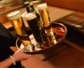 Bild: Marc Tirl/dpa
Ob in einem Schwandorfer Wirtshaus wieder Gäste bedient werden können, wird das Verwaltungsgericht Regensburg entscheiden.