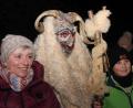 Bild: wro
Erinnerungsfotos mit den Perchten waren bei der Raunacht im Steinwald ein Muss.