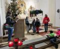 Bild: gz
Die Kinder proben unter der Leitung von Manuela Klug (re) und Ilona Grötsch (li) das Krippenspiel.