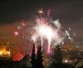 Bild: mef
Farbenfroh, spektakulär, laut und umstritten. Sollte das Silvesterfeuerwerk (hier in Floß 2019) erlaubt bleiben oder stärker reguliert sein?