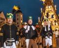 Bild: Silberstadt Freiberg, Philipp Herfort Photography 
So sieht es auf dem Freiberger Christmarkt aus. In der sächsischen Silberstadt Freiberg (etwa 41.000 Einwohner) wird die Tradition der Bergmänner noch immer gelebt.