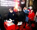 Bild: gf
Ordentlich tun hatten Andreas Herrmann, der Vorsitzende des Lions-Hilfswerks, sowie die Präsidiumsmitglieder des Lions-Club Amberg: Die Schlange derer, die ihre Preise aus der Adventskalender-Aktion abholen wollten, war lang.