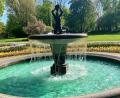 Bild: Gabi Schönberger
Der Triton-Brunnen schäumte am Wochenende über. Dank des Einsatzes der Bauhof-Mitarbeiter war er aber schnell gereinigt.