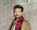 Bild: Mirko Lux/exb
Turmstipendiat Ozan Zakariya Keskinkılıç stellt sich im Rahmen einer Lesung dem Oberpfälzer Publikum vor.