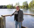 Bild: prh
Bettina Krapfl hält sich gerne in der Natur auf. Einer ihrer Lieblingsorte ist der Große Weiher. Bei den Kommunalwahlen im nächsten Jahr bewirbt sich die Marktgemeinderätin für die Freien Wähler für das Bürgermeisteramt in Plößberg.