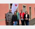 Bild: fz
Bürgermeister Rudolf Schopper (links) freut sich, dass Michaela Treml und zweite Bürgermeisterin Maria Sauer (von rechts) das Hilfsangebot organisiert haben. Tamara Bauer und Andreas Wagmüller von der Caritas unterstützen das Vorhaben.