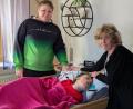 Bild: wrl
Seit Oktober ist Lukas wieder zu Hause bei seiner Familie. Seitdem sei er ein ganz anderer Junge, finden Mutter Alexandra Vogl und Bruder Tom.