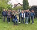 Bild: Irmgard Prechtl/exb
Bürgermeister Hans Prechtl (Mitte sitzend) und Michaela Heigl vom TSV Stulln eröffneten gemeinsam mit Bauhofmitarbeitern sowie Vertretern des Gemeinderats und des TSV den neuen Fitnessparcour auf dem Spielplatz Weideweg in Stulln.