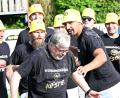 Bild: Hans Wunder
Aushilfstrainer Georg Kobelt (vorne) und Trainer Jürgen Hummer (rechts daneben) führten den SV Poppenreuth II in die Kreisklasse.