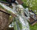 Bild: Ina Piehler
Das Spiegelkreuz in Etsdorf: Auch der Christus-Corpus ist mit Spiegelstücken verkleidet.