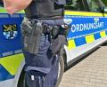 Bild: Andreas Hofmeister/Stadt Schwandorf
Die neuen Pfefferspray-Geräte zählen ab sofort zur Ausrüstung der Schwandorfer Kräfte des Ordnungsamtes im Außendienst.