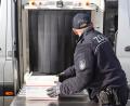 Bild: Hauptzollamt Regensburg
Ein Paket geht zum Röntgen.