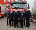 Archivbild: egl
Florian Schlegel (Dritter von links) ist neuer Kommandant der Feuerwehr Haselmühl, als Nachfolger von Michael Reindl (Dritter von rechts), der zurückgetreten ist. Unser Archivbild entstand 2023, als Reindl zum Kommandanten und Schlegel zu seinem Stellvertreter gewählt worden waren.
