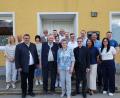 Bild: gi
Agnes Uschold (vorne Mitte) feiert ihren 80. Geburtstag. Gratulanten sind Gatte Hans, die Familie und Verwandten. Pfarrer Udo Klösel (links) und Kaplan Michael Steinhilber (Dritter von rechts vorne).