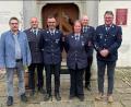 Bild: Dominik Schmid/exb
Als neue Kommandantin der zusammengelegten Feuerwehren Georgenberg-Neuenhammer wurde Martina Frischholz (Dritte von rechts) durch Bürgermeister Wolfgang Bock (links) und den Gemeinderat bestätigt. Ebenso auch die beiden Stellvertreter Christian Maurer (Dritter von links) und Bernhard Schmid (rechts).