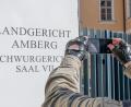 Symbolbild: Armin Weigel/dpa
Vor dem Landgericht in Amberg wurden drei Männer wegen einer Einbruchsserie zu mehreren Jahren Haft verurteilt.