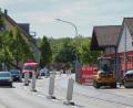 Bild: Wolfgang Steinbacher
Am Freitag wurde der Gehsteig an der Vilstalstraße in Haselmühl neu asphaltiert - damit ist die Auswechslung der Stromleitung in diesem Bereich abgeschlossen und die halbseitige Straßensperre in Richtung Vilstal kann wieder aufgehoben werden.