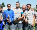 Bild: ssl
Die SpVgg SV Weiden verabschiedete vor dem Anpfiff am Samstag mehrere Spieler sowie verdiente Personen aus dem NLZ und dem medizinischen Betreuungsteam: (von links) NLZ-Leiter Christian Most, Sportdirektor Rüdiger Hügel, Dr. Ahmet Mestan, Tizian Mittereder, Kapitän Mauricio Göhlert, 2. Vorsitzender Kurt Seggewiß, Igli Cami, Hendrik Geiler, Vorsitzender Michael Kurz.