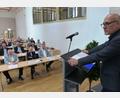 Bild: jp
Ismail Ertug referierte in Kastl. Ihm lauschten unter anderem (vordere Reihe, von links) Kreis- und Stadtvorsitzender der Europa-Union Hermann Kucharski, Hausherrin der Polizeihochschule Kastl Regierungsdirektorin Marion Irlbacher und Bürgermeister Stefan Braun aus Kastl.
