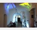 Bild: dwi
Der Aufbau der "Adapter"-Installation bei der Kunstnacht 2024.